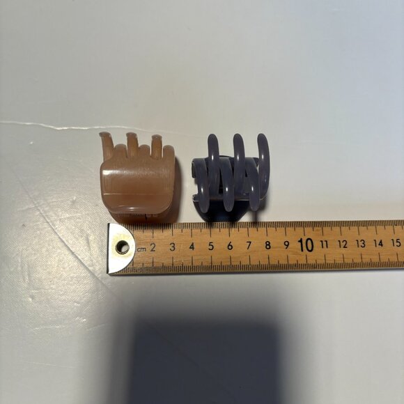 New Quo Hair Clips Pale Pink and Blue with Grippy Interior - Picture 5 of 5